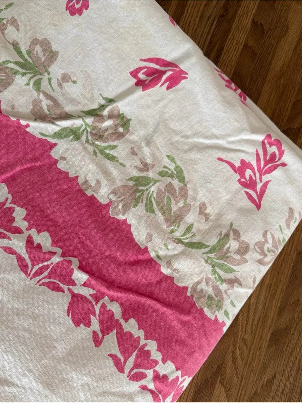 Vintage Tablecloth 1950s Pink Floral Border Excellent Condition 68 X 59 Inches